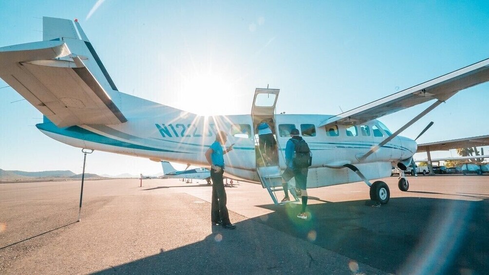 Scenic Airplane Flight & Wine Tasting Tour to Sedona (SWT)