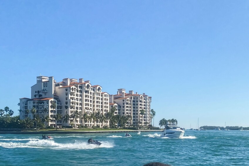 Miami Skyline Cruise of Millionaire's Homes with A/C