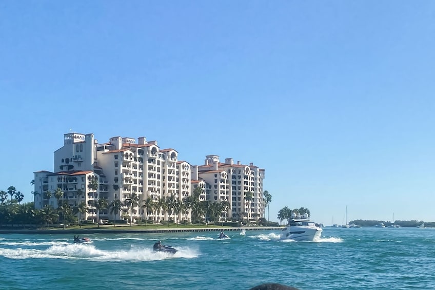 Miami Skyline Cruise of Millionaire's Homes with A/C