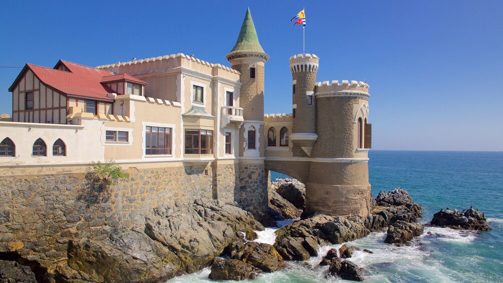 Castle on the rocky coast of Valparaíso 