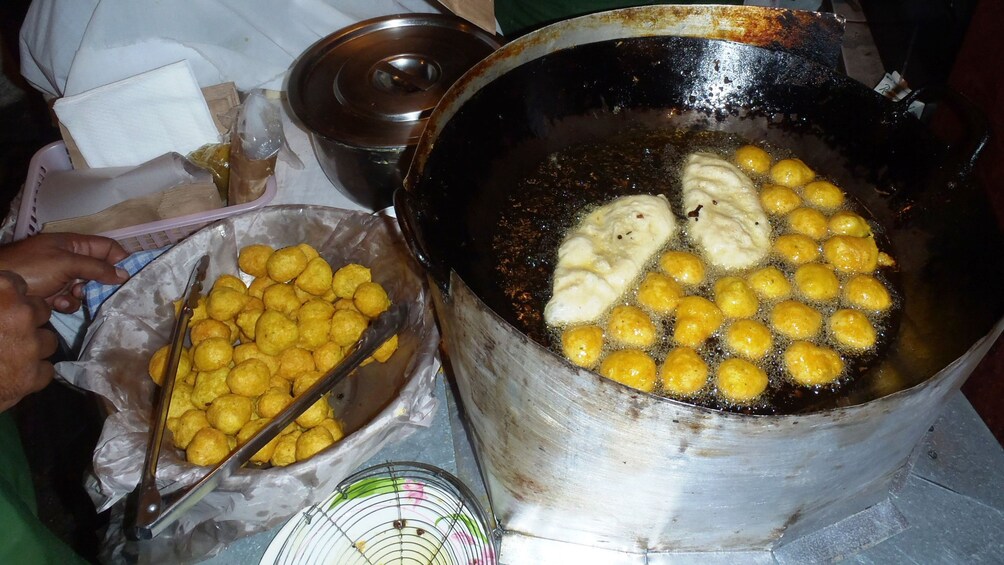 Dough is being fried in balls 