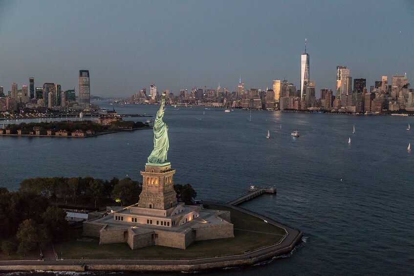 Couple's Private NYC Helicopter Tour from Westchester