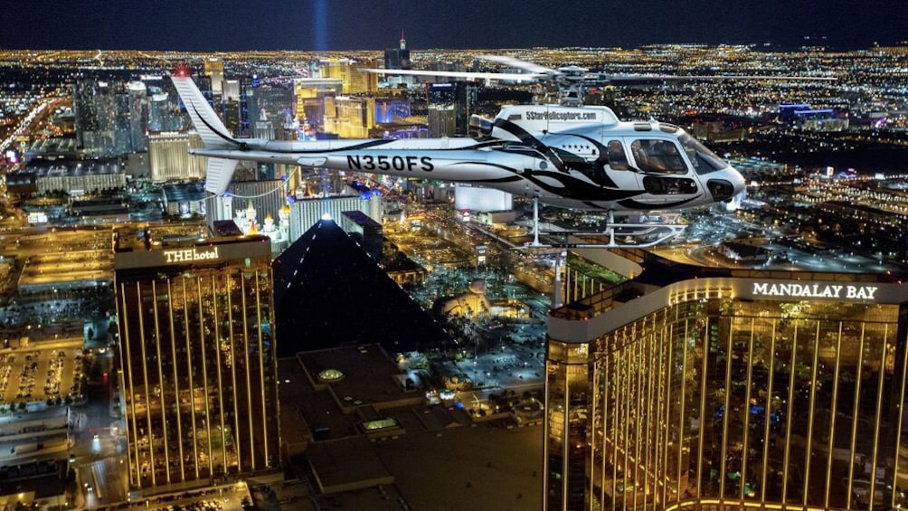 Las Vegas Strip Helicopter Tour with Dining Experience