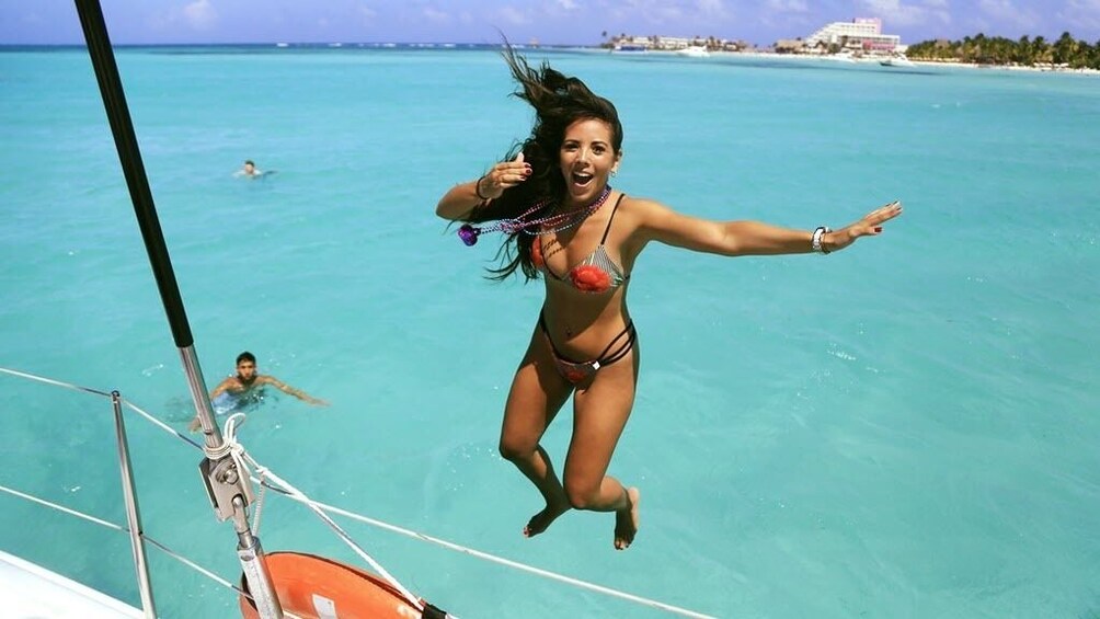 Isla Mujeres Catamaran Tour with Lunch & Open Bar