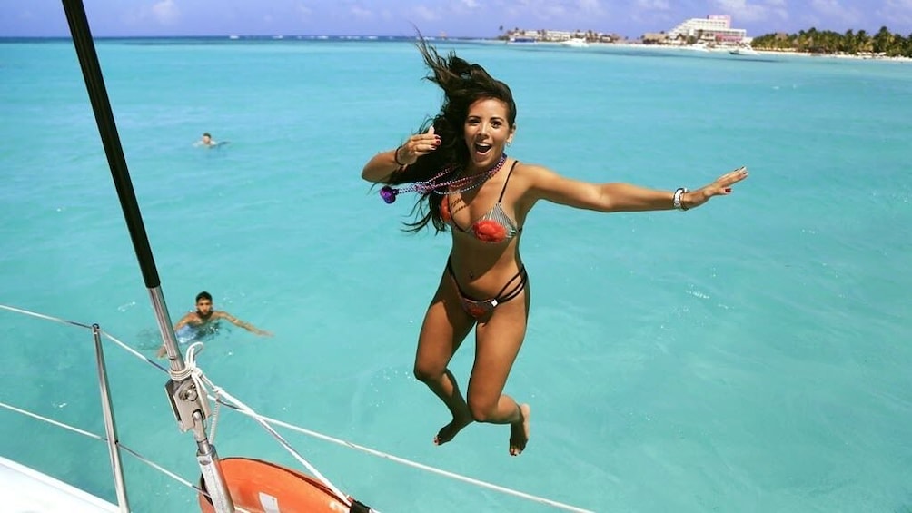Isla Mujeres Catamaran Tour with Lunch & Open Bar