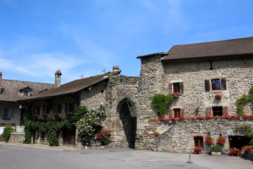 Independant Half-Day Tour of Yvoire with Ferry Boat Ride