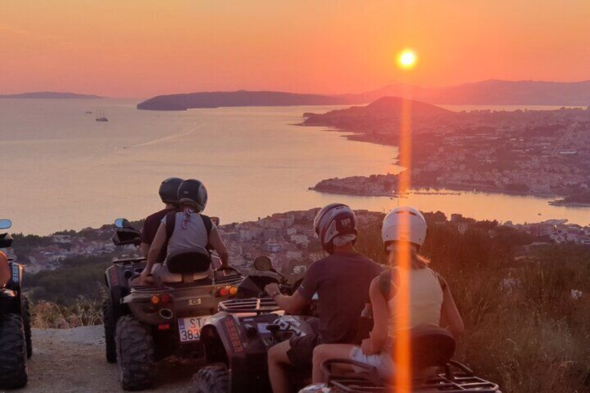 https://media-cdn.tripadvisor.com/media/attractions-splice-spp-720x480/0f/1b/38/f4.jpg