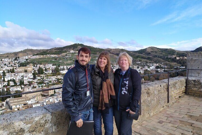 Private Walking Tour in Granada with Alhambra Experience