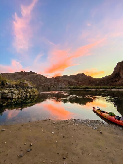 Twilight Kayak Tour of Black Canyon 