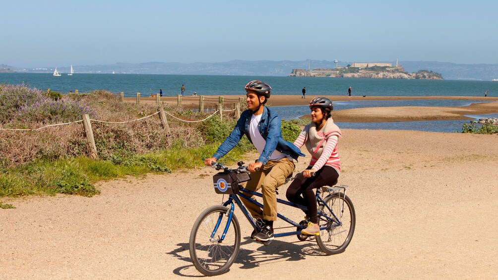 Bicyclists on a tour of san francisco