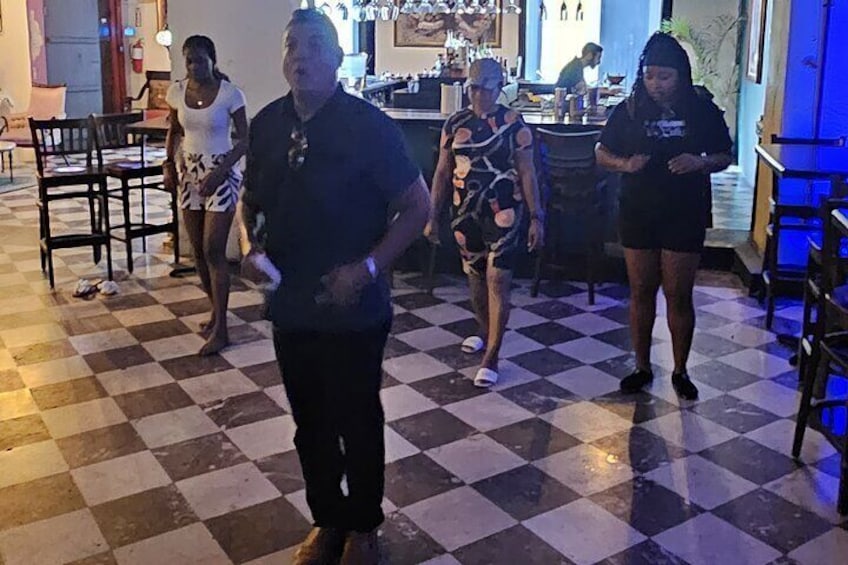Salsa Dance Class with Lunch Included in Old San Juan