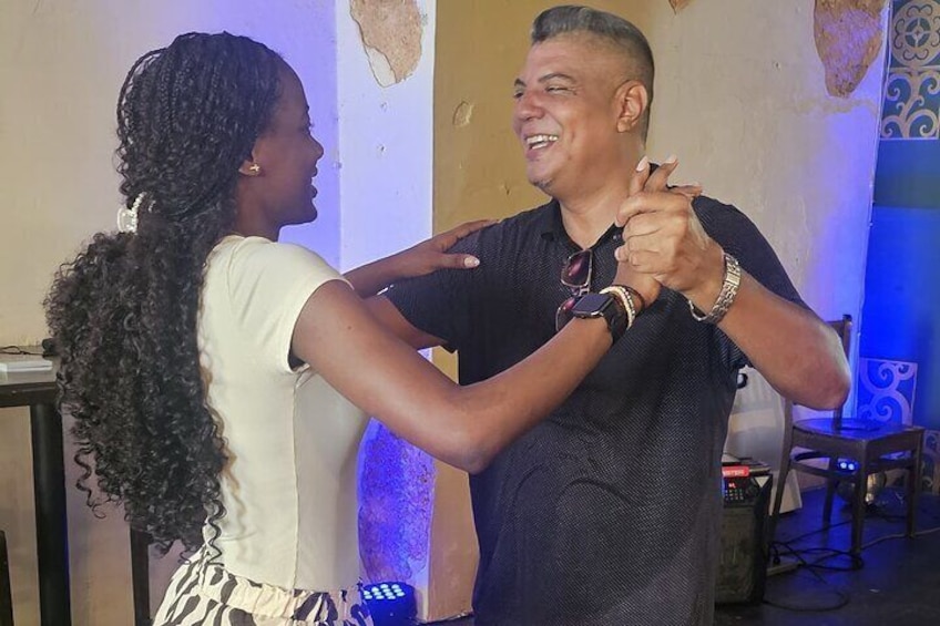 Salsa Dance Class with Lunch Included in Old San Juan