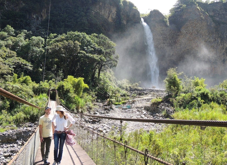 From Quito: Baños and Upper Amazon Day Trip