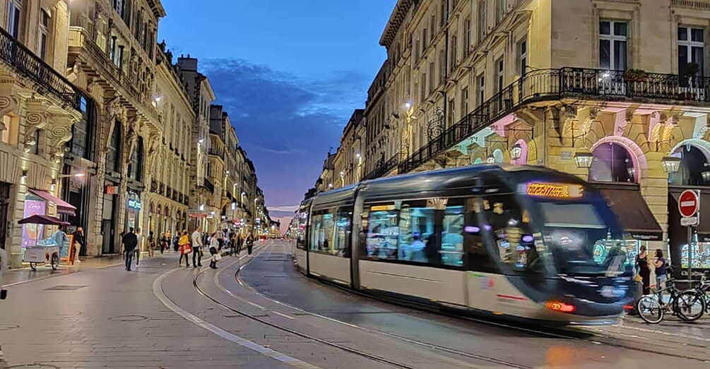Picture 3 for Activity Exclusive! Bordeaux: Nighttime Highlights Walking Tour