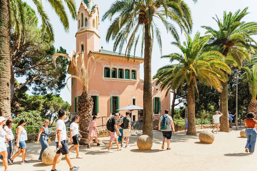 Picture 16 for Activity Park Güell: Exclusive Guided Tour With Priority Access