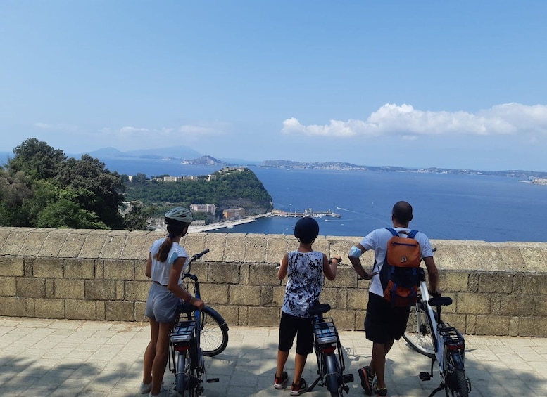 Naples: City Highlights Guided Bike Tour