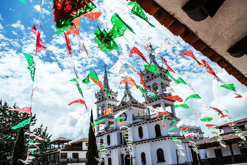 Guadalajara: Mazamitla Tour and Mundo Aventura with Safari