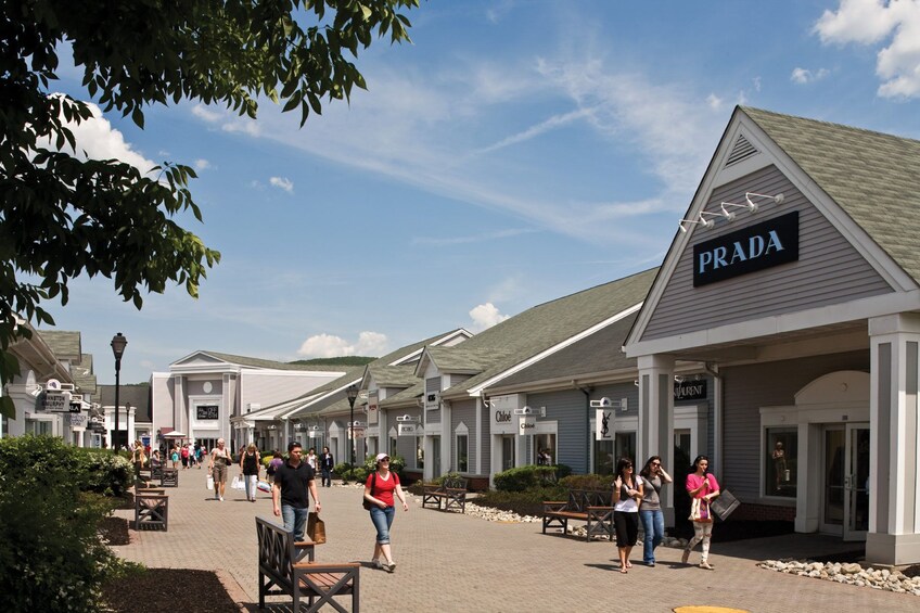 BEST Woodbury Outlets Shopping 1-Day Tour from New York
