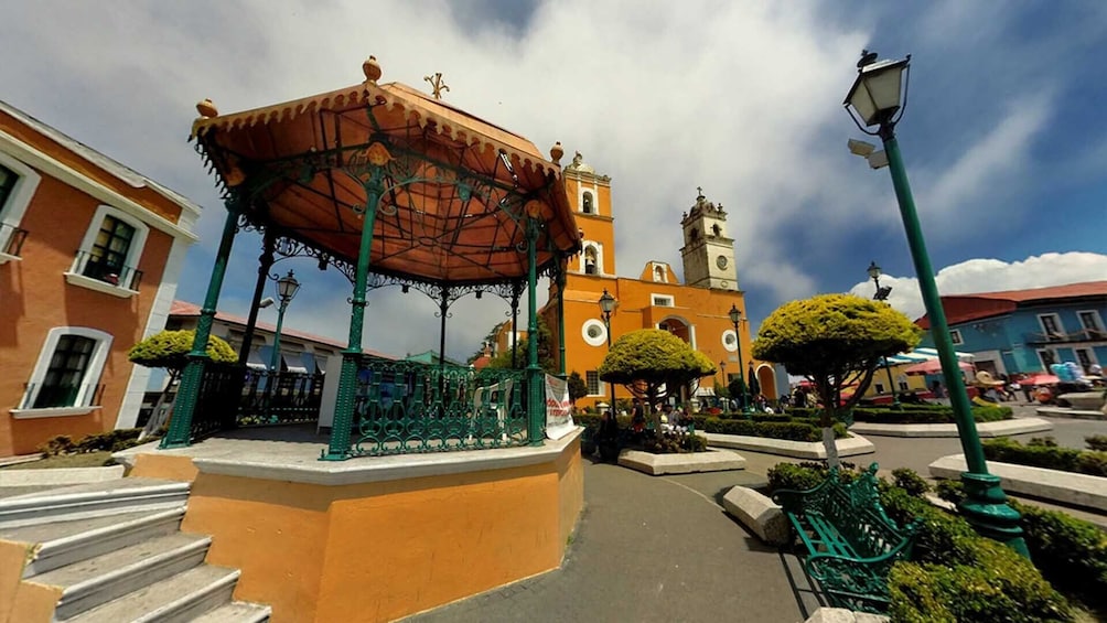 Magical Towns Tour: Basaltic Prisms, Huasca de Campo & Real del Monte