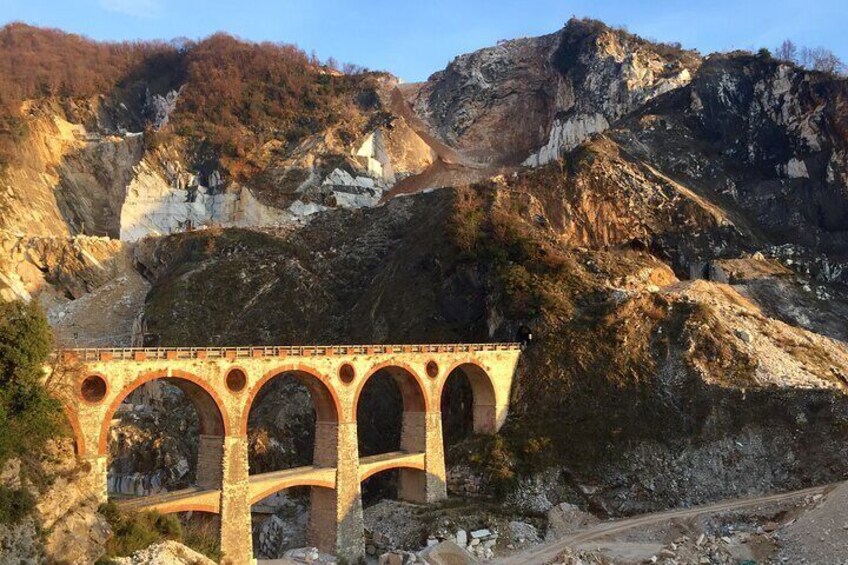 The bridge of the 
marble railway

