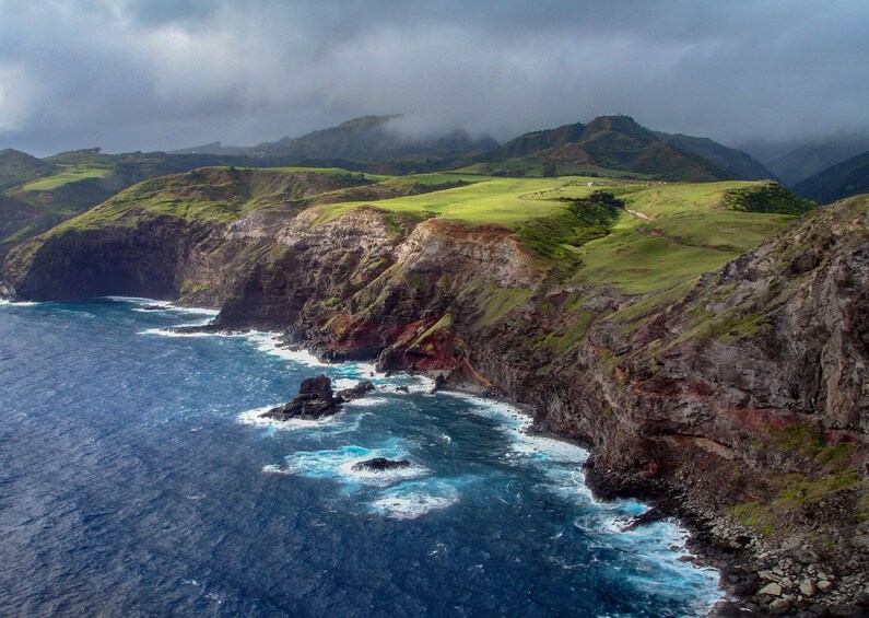 Moloka'i Sea Cliffs & West Maui Helicopter Tour