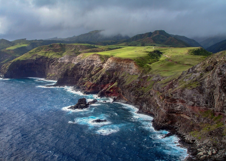 Moloka'i Sea Cliffs & West Maui Helicopter Tour