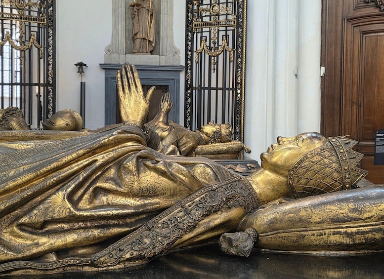 Picture 39 for Activity Private tour : Admire the Madonna of Michelangelo!