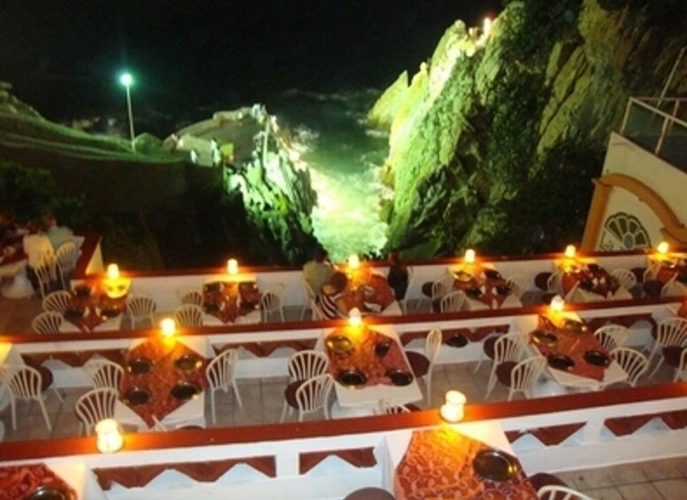 Picture 1 for Activity *Sunset High Diver Show 3Course Dinner 2 Drinks Diff Options