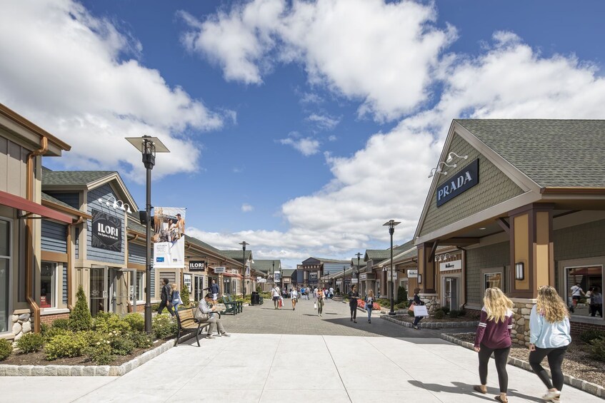  Cold Spring Town + Woodbury Outlets Shopping 1-day Tour