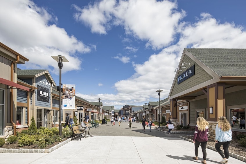 Cold Spring Town + Woodbury Outlets Shopping 1-day Tour