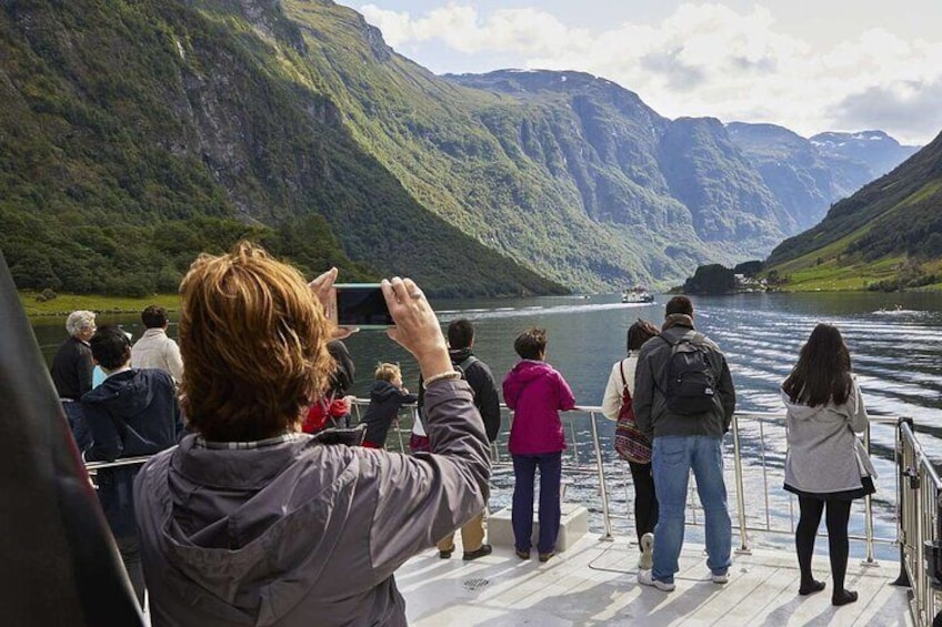 Guided Tour To Nærøyfjorden, Flåm And Stegastein - Viewpoint Cruise