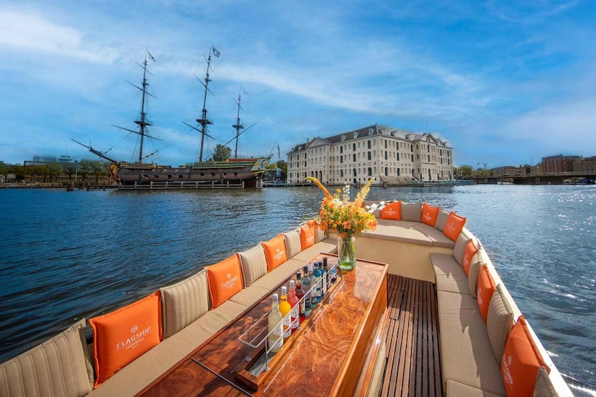 Amsterdam: Luxury Cruise Unlimited Drinks & Small Bite