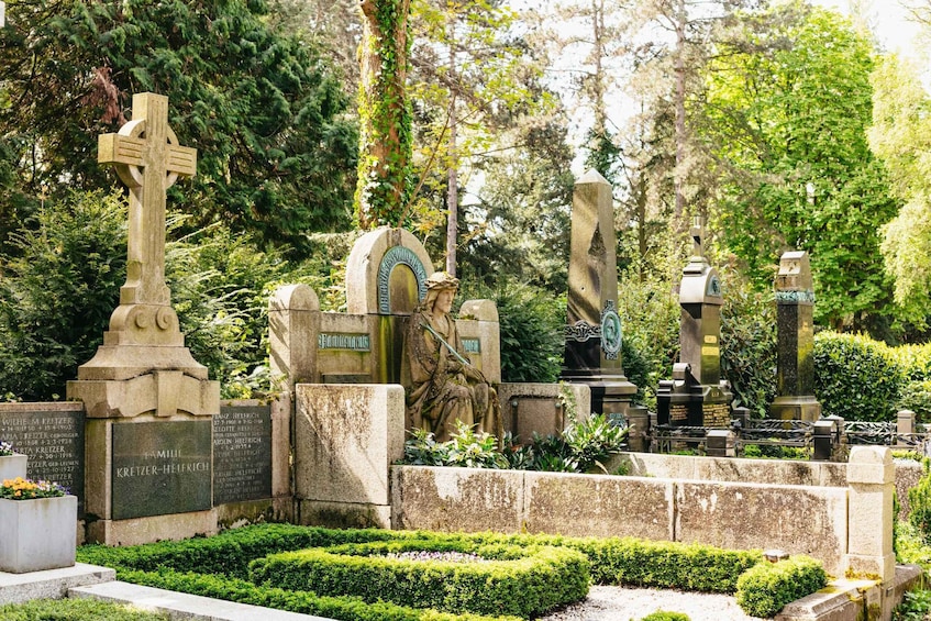 Picture 7 for Activity Cologne: Melaten Cemetery Life, Love and Death Tour