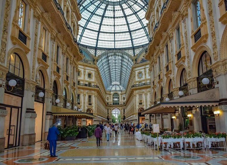 Picture 2 for Activity Milan: Private Guided Walking Tour with Aperitif