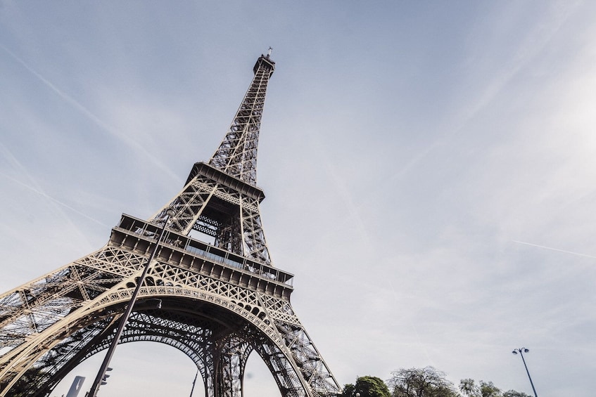 Paris in a Day with Louvre, Eiffel Tower, City Walk & Cruise