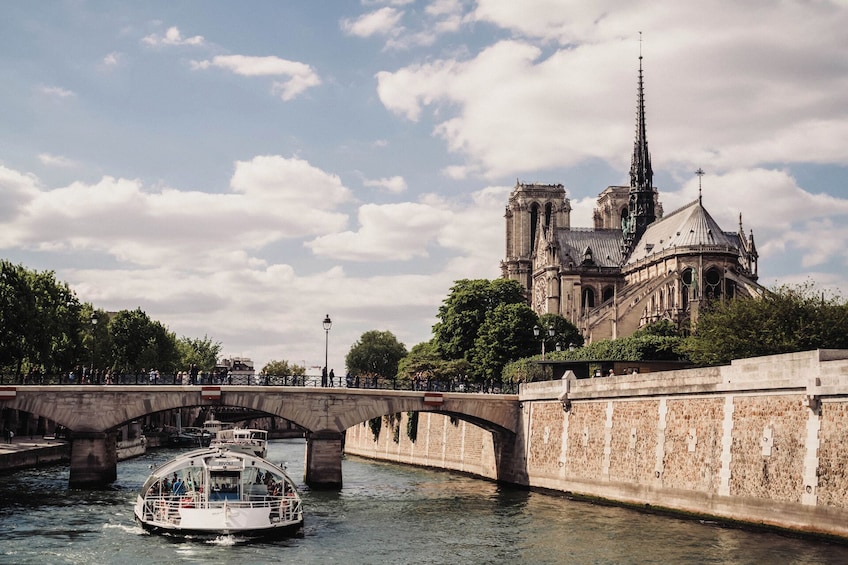 Medieval Quarter Tour with Sainte-Chapelle & Notre-Dame