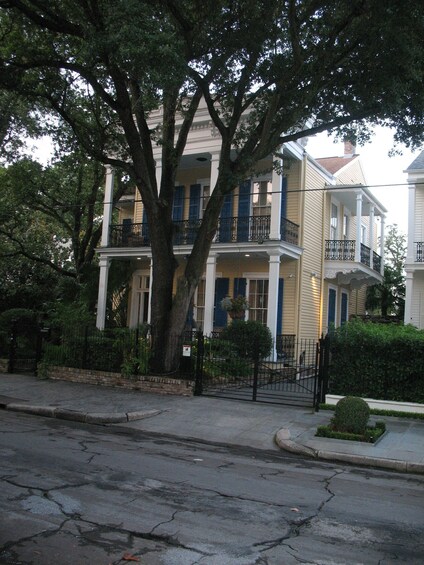 Picture 2 for Activity New Orleans: Garden District Walking Tour