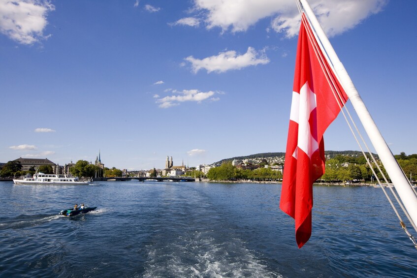 City Tour with Lake Cruise & Visit to Lindt Chocolate Shop