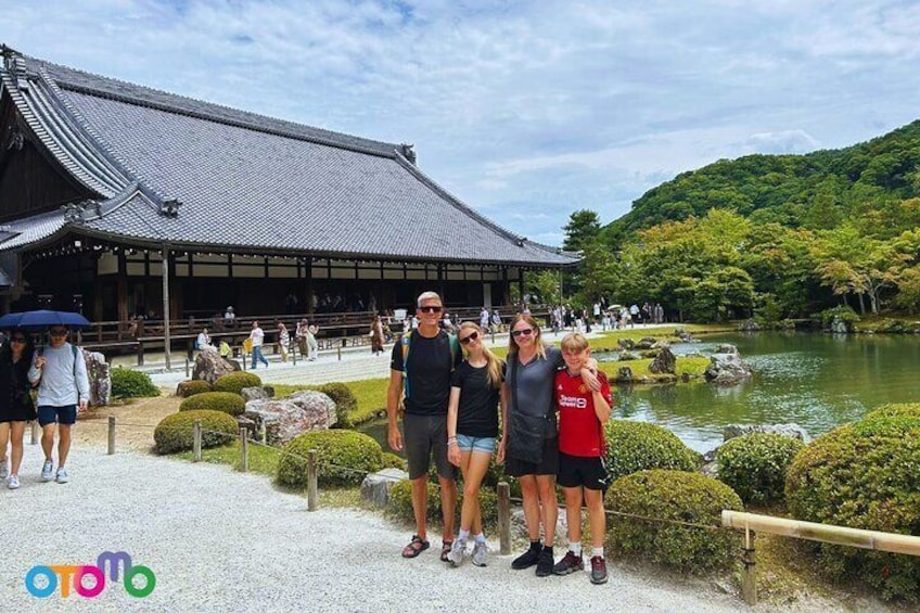Private Tour: Visit Kyoto Must-See Destinations with Local Guide!