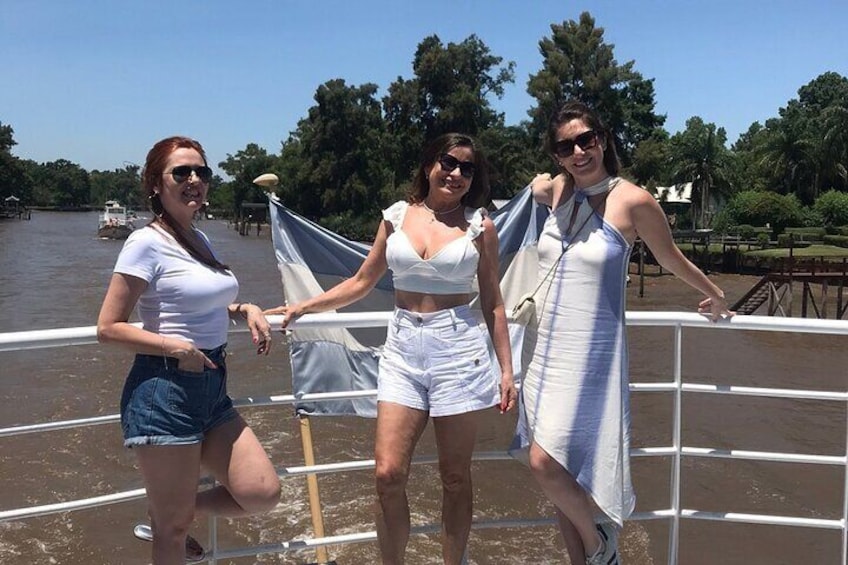 Tour to the North Zone of Buenos Aires and Navigation in Tigre