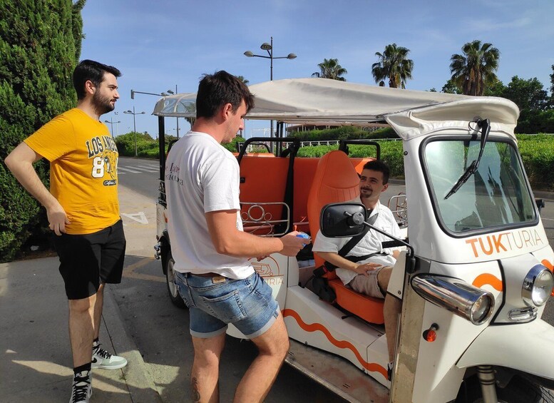 Picture 1 for Activity Valencia: Tuk Tuk Modern Tour