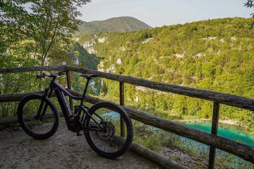 E-Bike tour Plitvice Big Waterfall Viewpoints & Tito's Villa