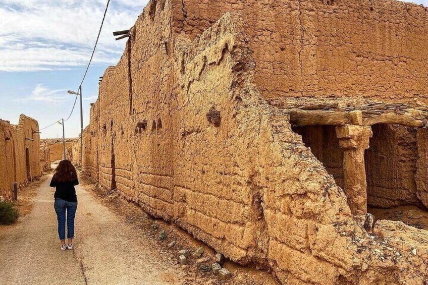 Private Edge of the World Tour from Riyadh 