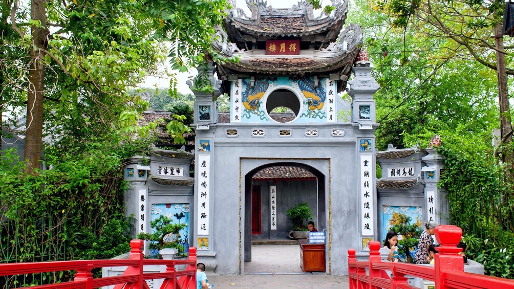 Explore Hanoi by Your Own Way in One Day-Hanoi City Tour