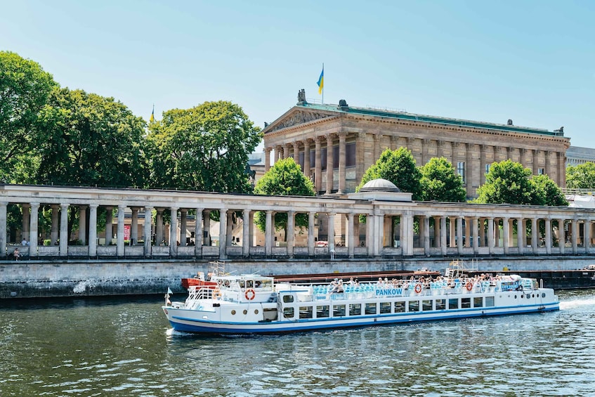 Picture 5 for Activity Berlin: 1-Hour City Tour by Boat with Guaranteed Seating