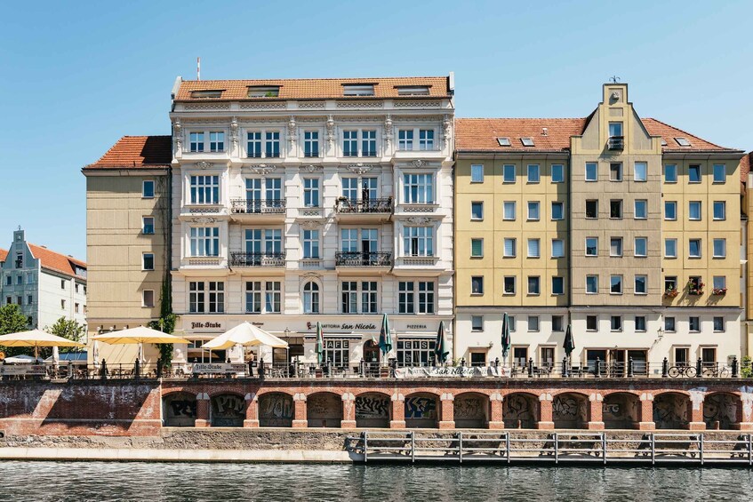 Picture 16 for Activity Berlin: 1-Hour City Tour by Boat with Guaranteed Seating