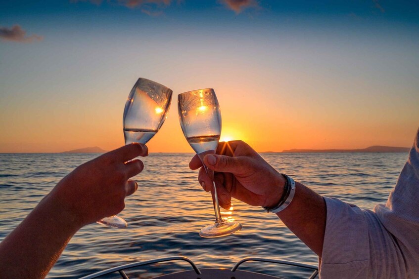 Picture 10 for Activity La Spezia: Sunset Boat Tour with Aperitivo and Snacks