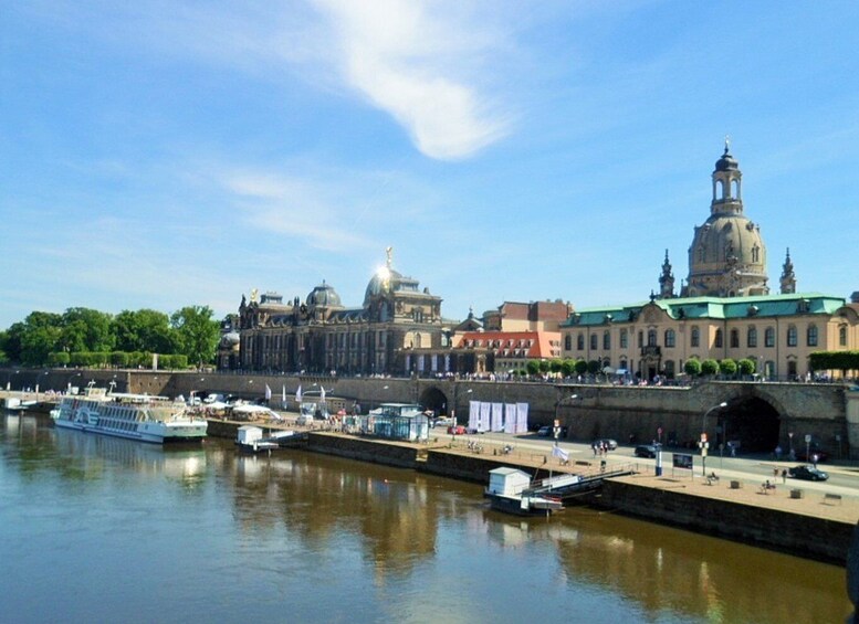 Dresden: Boat Cruise with Wine Tasting and Snacks