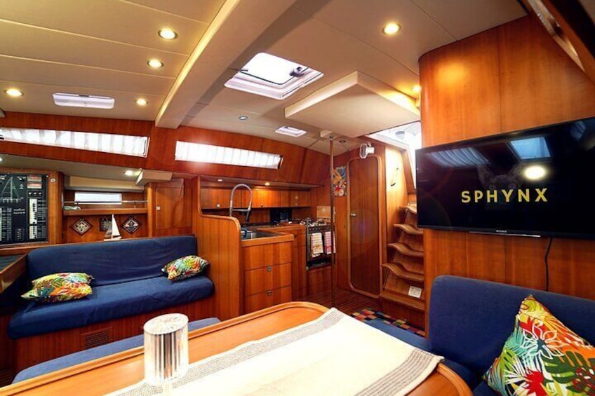Sunset or Afternoon Yacht tour in Barcelona with Drinks & snacks