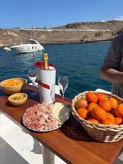 Picture 17 for Activity Puerto Colón: Coastal Boat Cruise with Swimming and Snacks